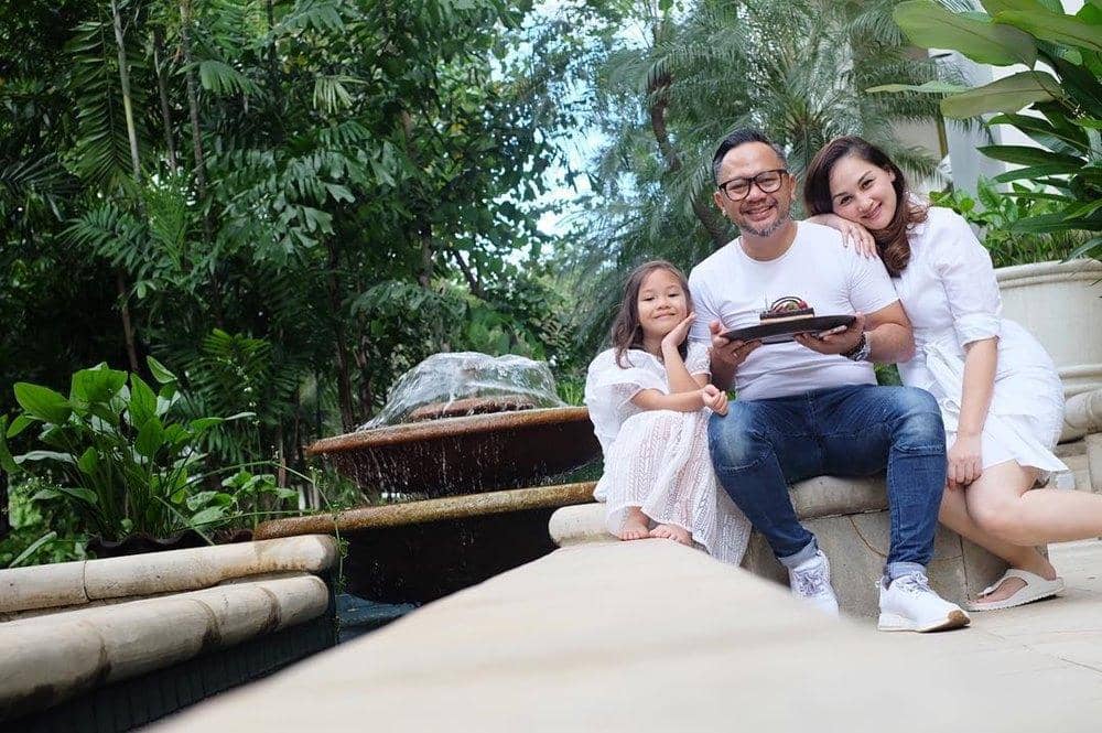 Instagram @monaratuliu