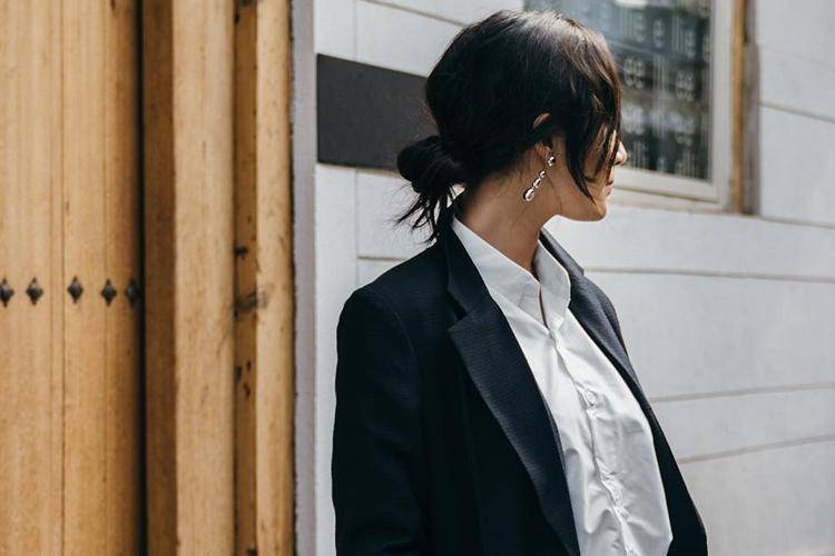 #PopbelaOOTD: Tampil Elegan dengan Black Coat A la Tatjana Saphira