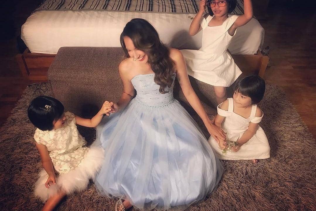 Gaun Cantik Nadine Chandrawinata di Pernikahan Sang Adik, Marcel Chandrawinata