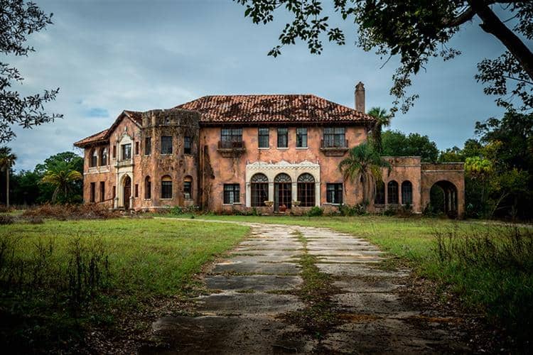 http://www.floridahauntedhouses.com