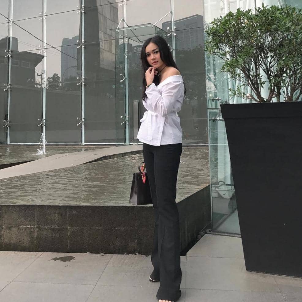 instagram.com/Aurakasih