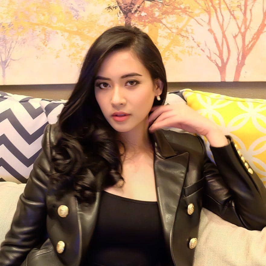 Instagram.com/elviradevinamira