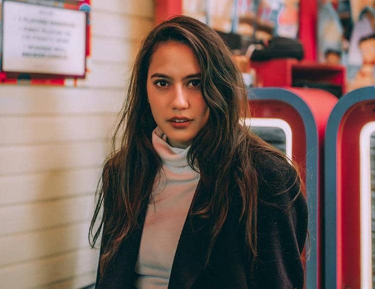 instagram.com/pevpearce