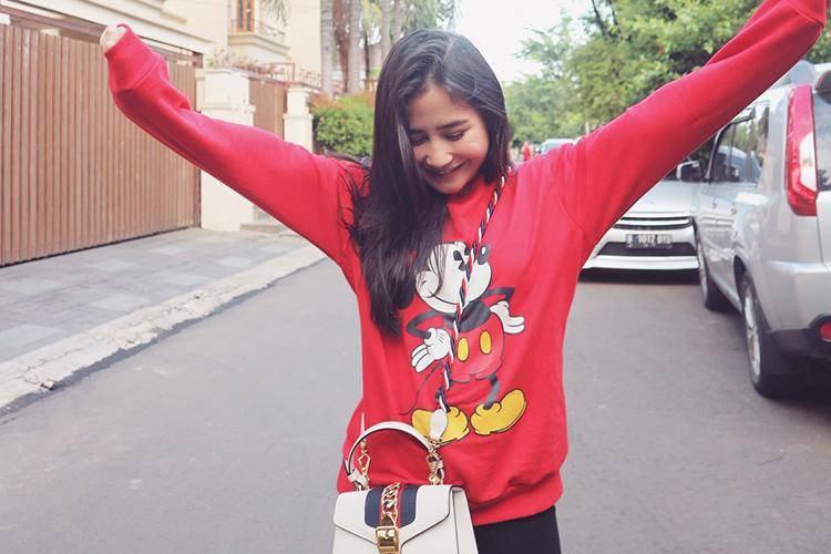 #PopbelaOOTD: Tampil Cute dengan Sweater Menggemaskan Ini
