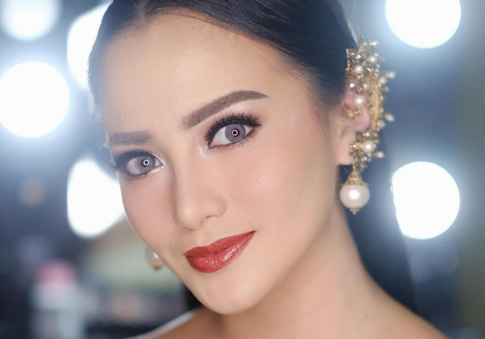 7 Pesona Makeup Elegan Ririn Ekawati yang Patut Ditiru