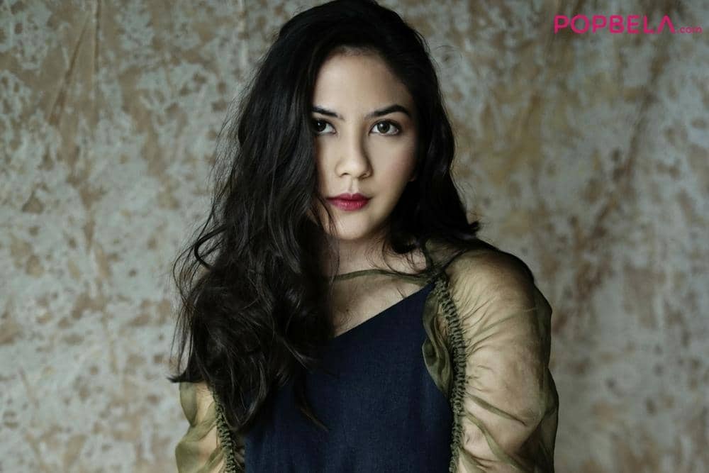 Photographer: Nicky Gunawan @nicknock_28 Fashion Editor: Michael Richards @myqrichs Makeup Artist: Kay Mori @beautybykaymori Outfits: Mazuki @mazuki.co Accessories: From Tiny Islands @fromtinyislands