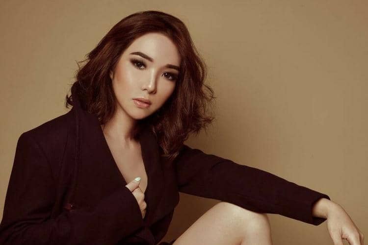 Instagram.com/@gisel_la/@@mariophotographie