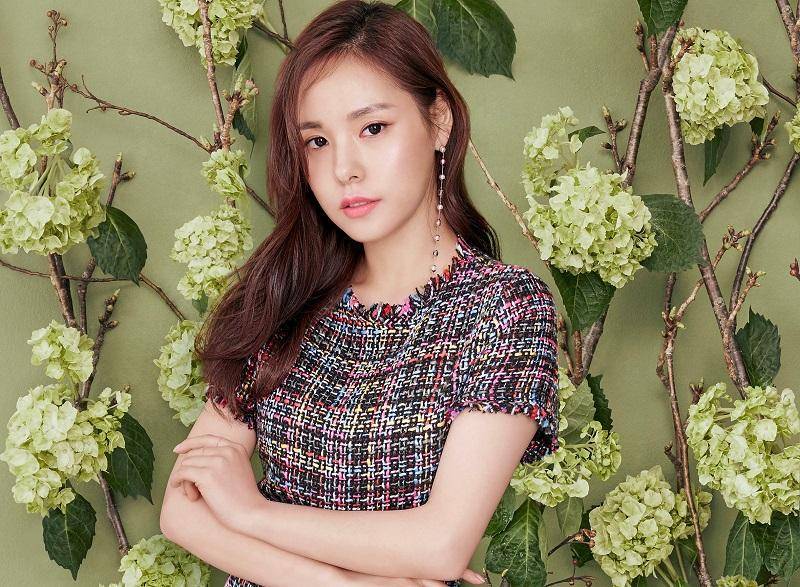 Si Cantik Min Hyo Rin dan Gayanya yang Keren