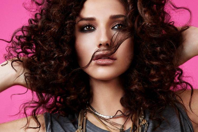 7 Cara Cepat dan Mudah Memperbaiki Rambut Rusak 