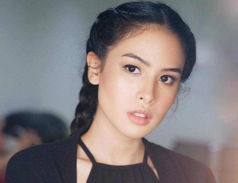 6 Selebritas yang Ternyata Hobi Baca Buku