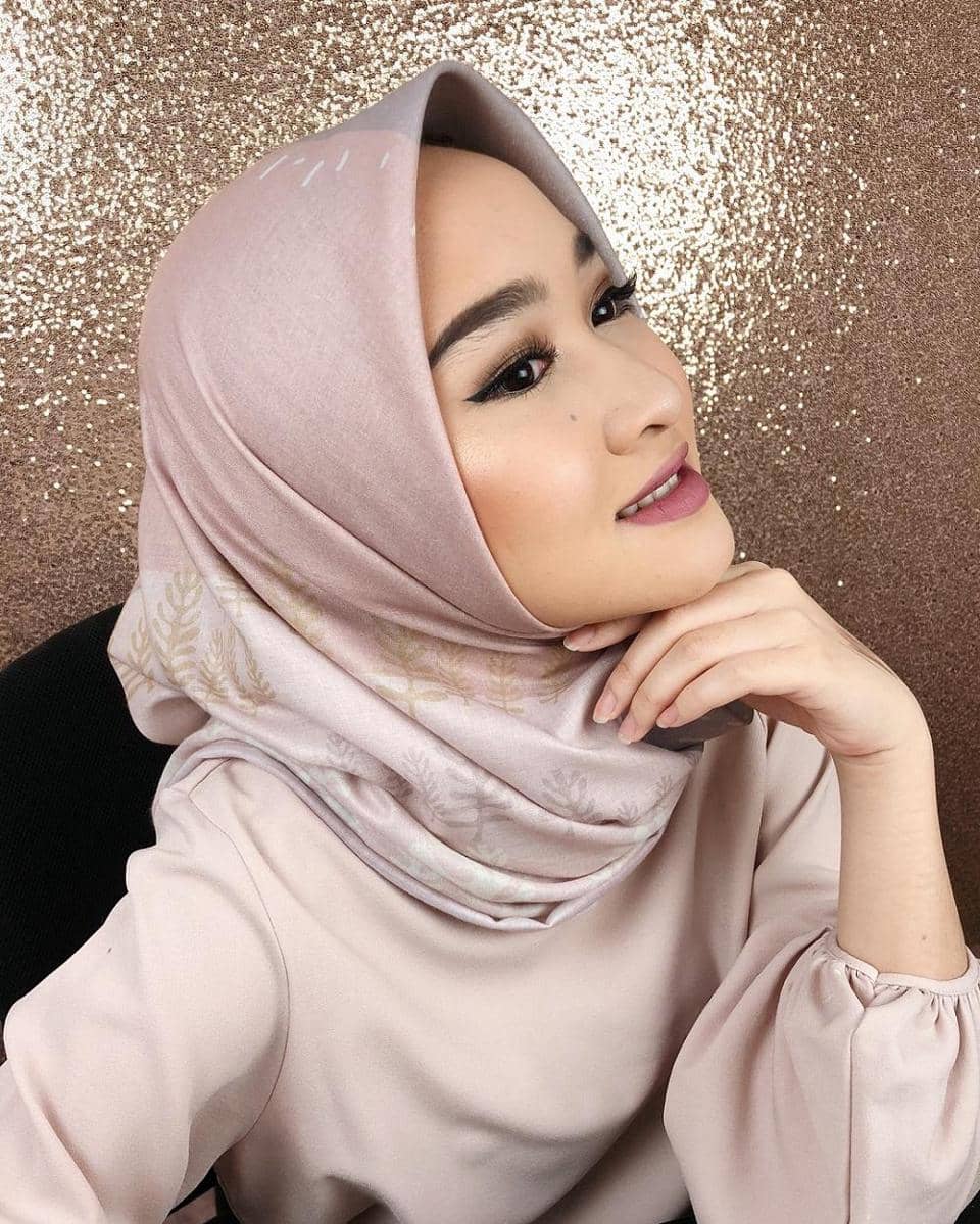 instagram.com/kiaraleswara