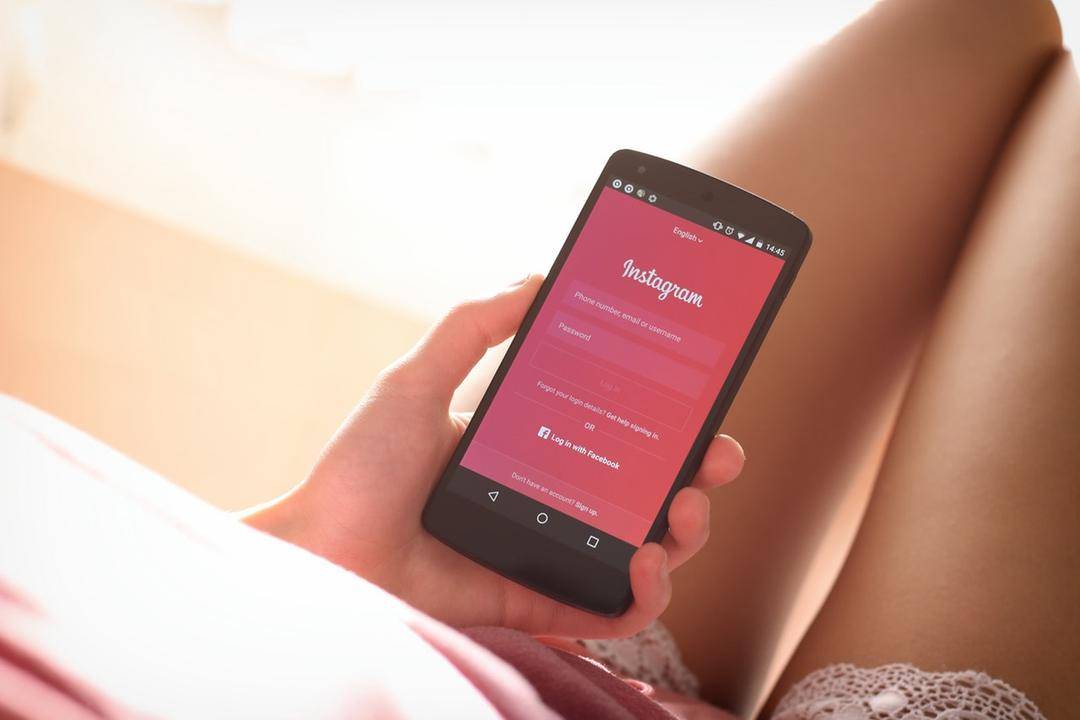 7 Hal Ini Pasti Bikin Kamu Nggak Mau Lagi Bawa Handphone Ke Toilet