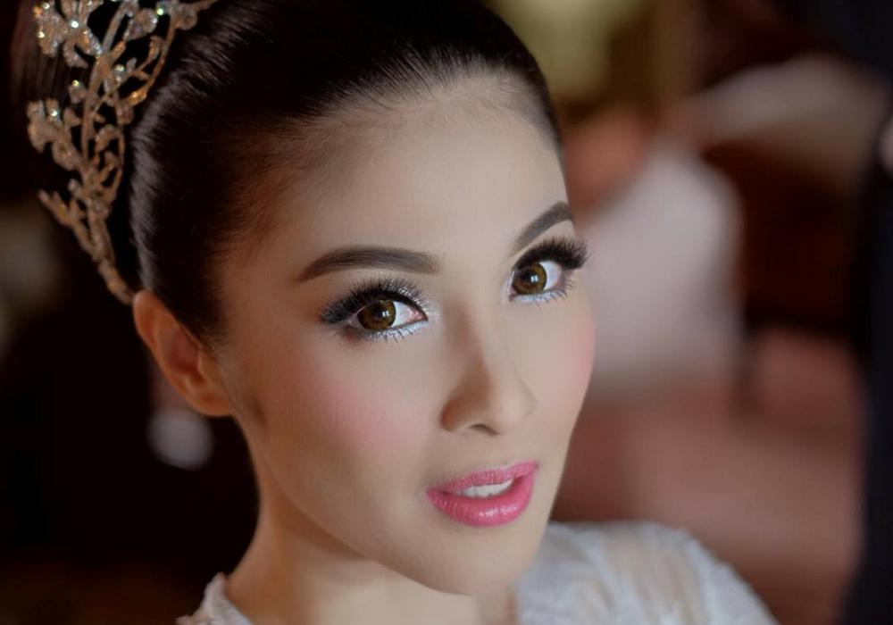 7 Artis Indonesia Ini Pilih Makeup Lembut di Hari Pernikahannya