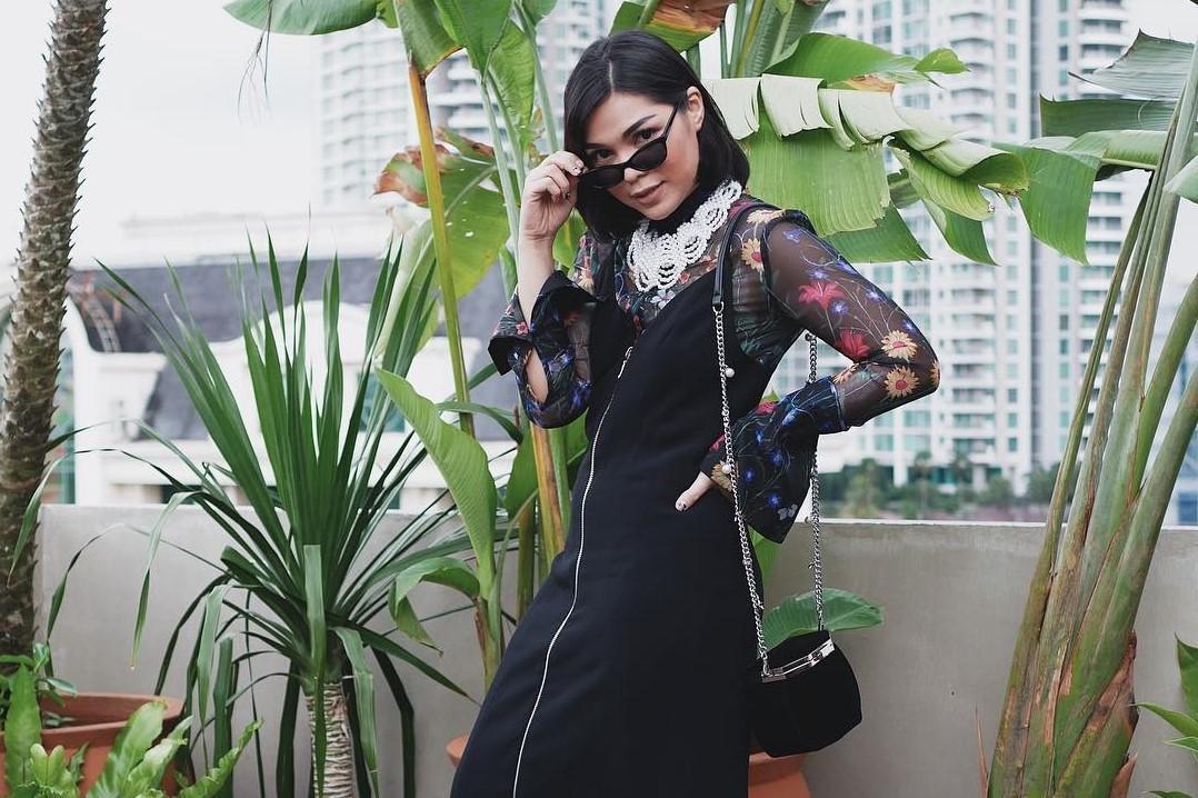 Selalu Terlihat On Point, Ini Cara Tara Amelz Padu-Padankan Busana Motif Floral