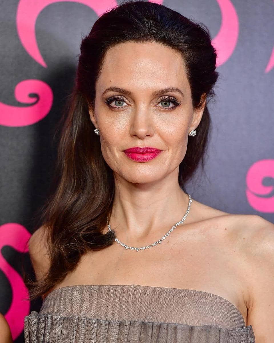 Instagram.com/angelinajolieofficial