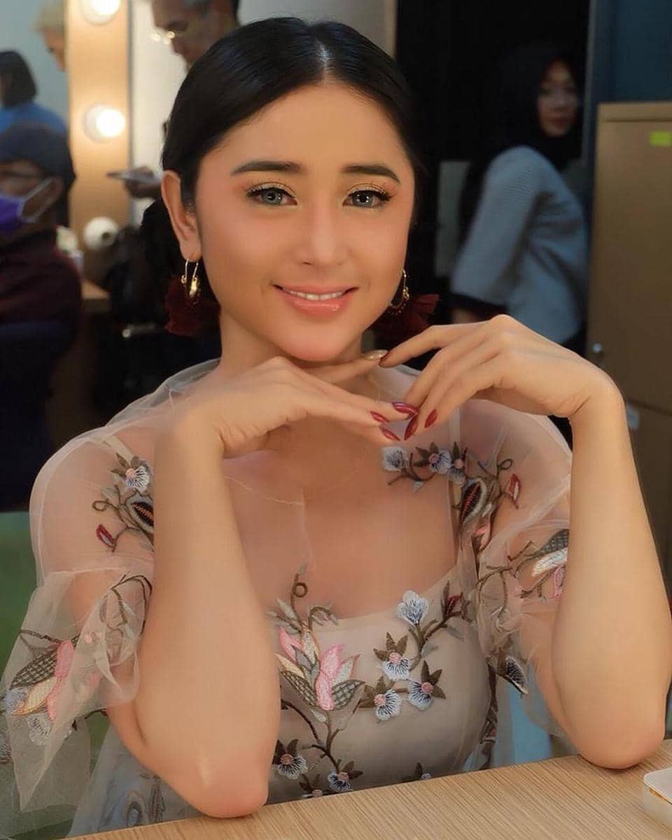 Instagram.com/dewiperssikreal