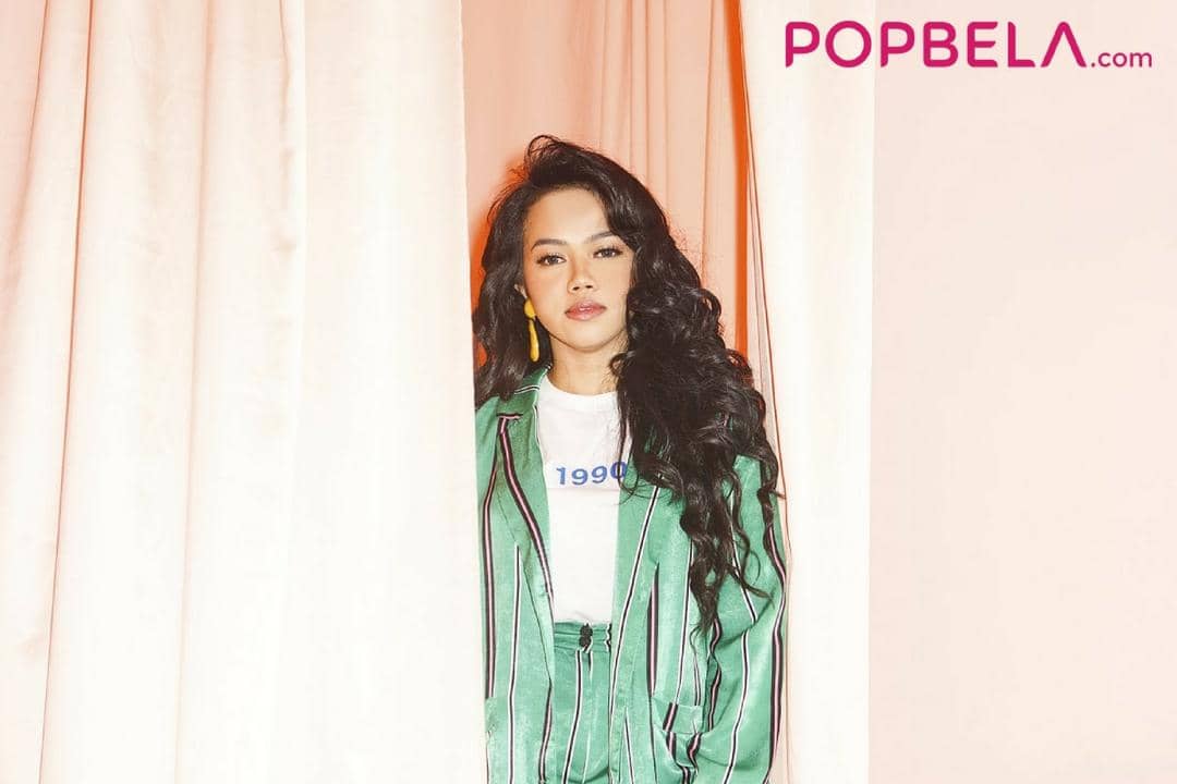 Photographer: Ila Schaffer, Stylist: Monica Nadira, Makeup Artist: Gisela Vianney, Outfits: Parang Kencana x Wilsen Willim, UNIQLO X Marimekko, Bershka, Accessories: ZARA