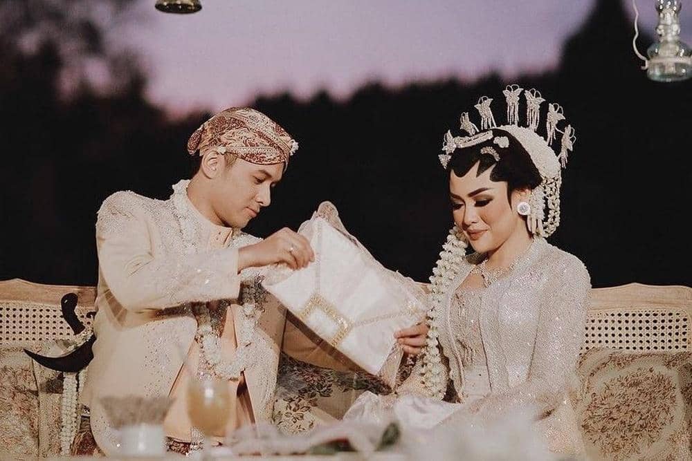 Instagram.com/thebridedept, aldiphoto