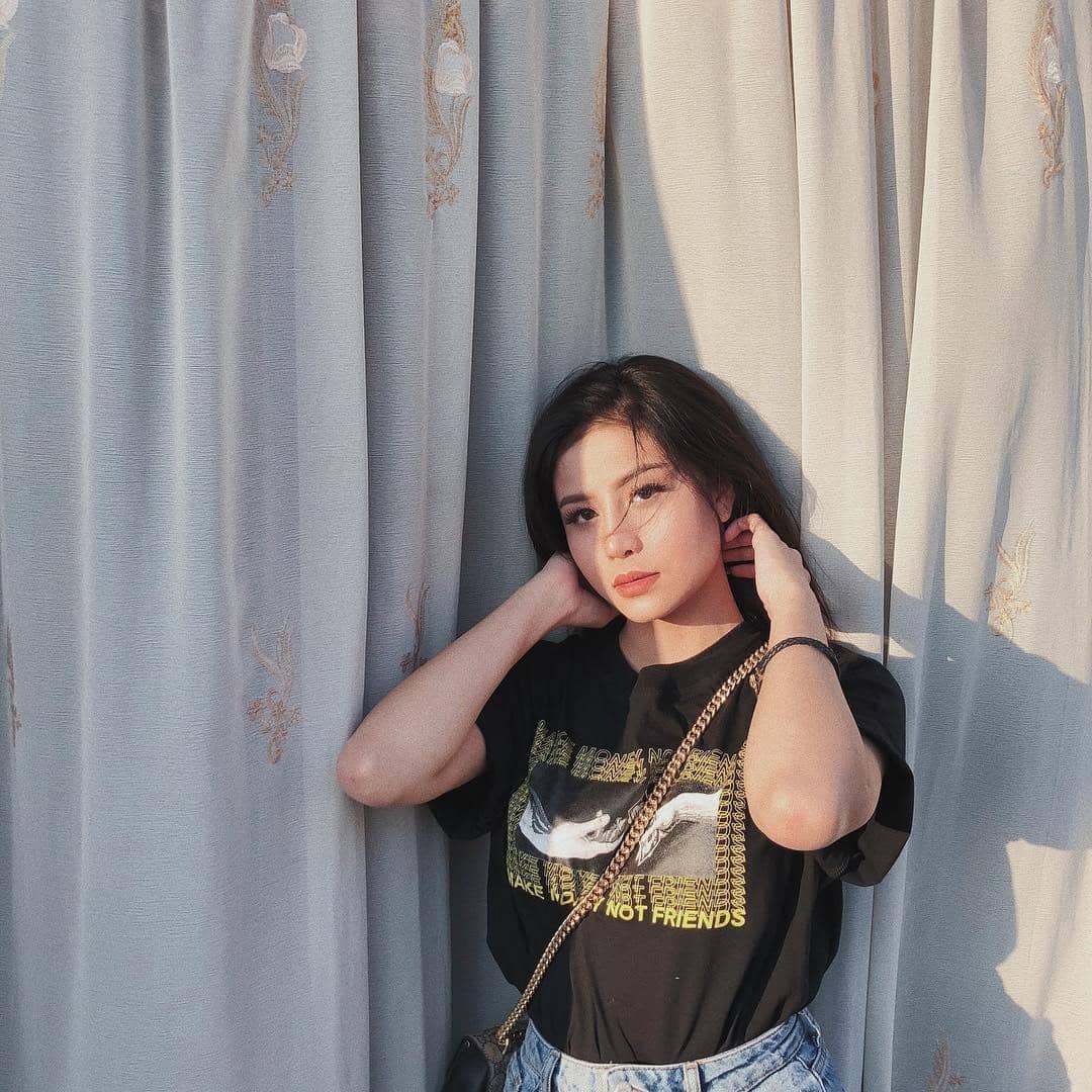 Instagram.com/Awkarin