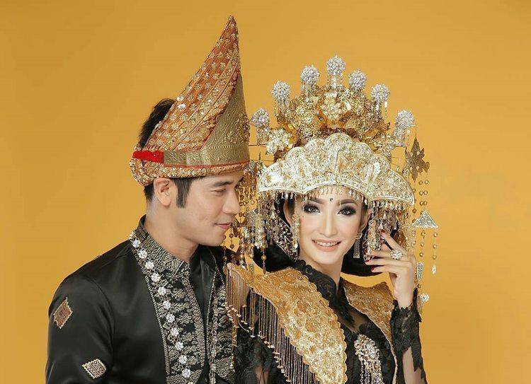 6 Artis Indonesia Ini Memilih Menikah dengan Adat Palembang