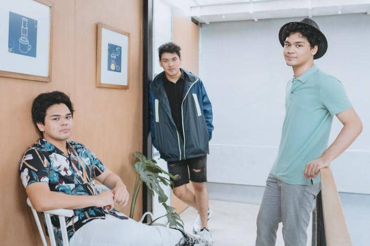 Photographer: Ismail Ibnu Pasha, Stylist: Lindyra Cesara, Makeup Artist: Kay Mori, Outfits and Accessories: H&M