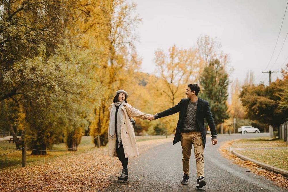13 Inspirasi Gaya Foto Liburan Bareng Pacar Biar Feeds Instagram Keren