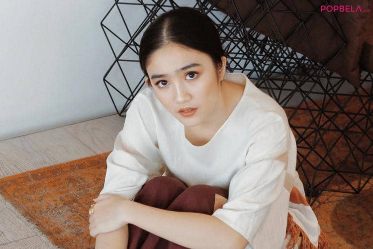 Photographer: Ivan Varth, Stylist: Lindyra Cesara, Makeup Artist: Kay Mori, Outfits: Imaji Studio -Accessories: Alenka & Margo, Location: OnThree, Senopati