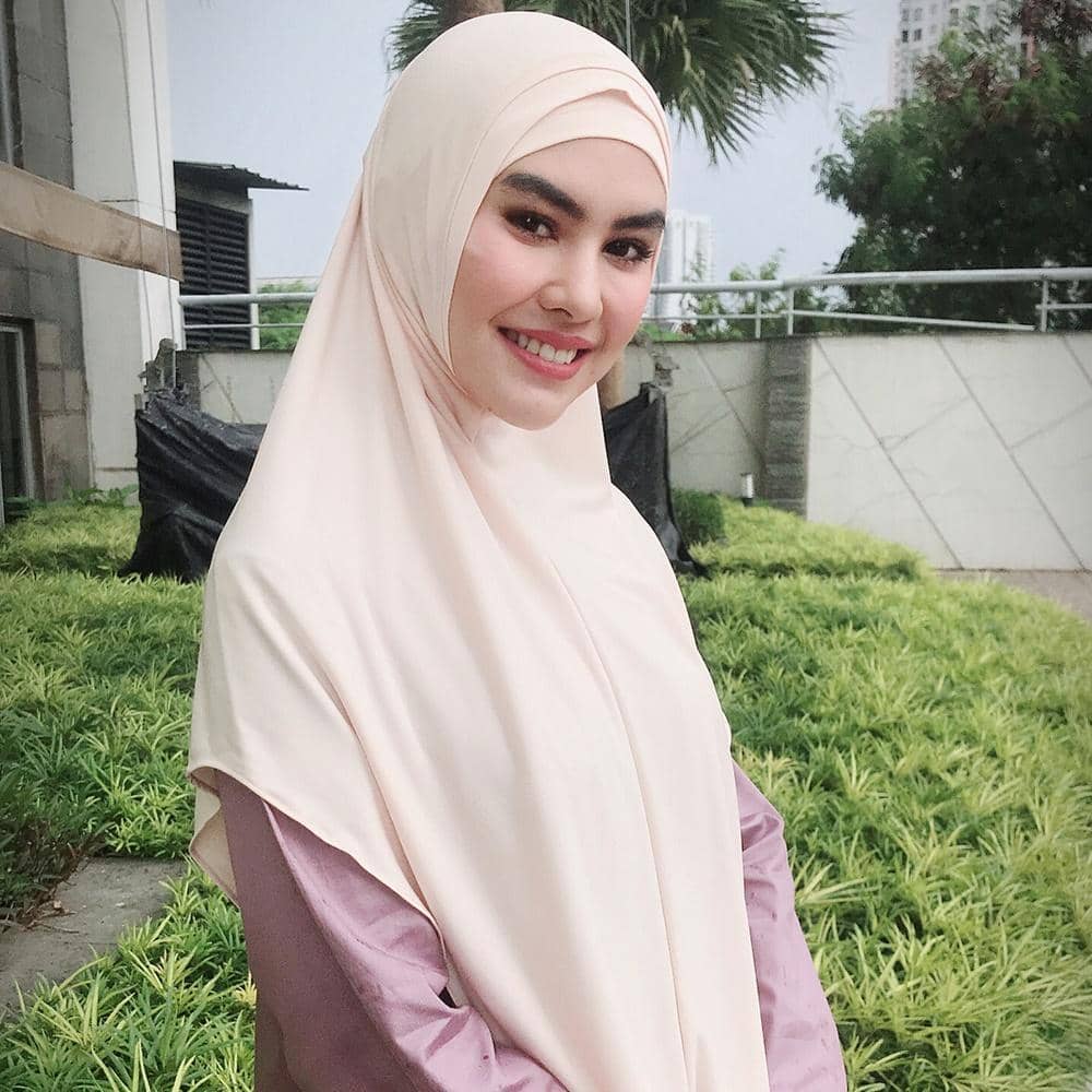 Instagram.com/kartikaputriworld