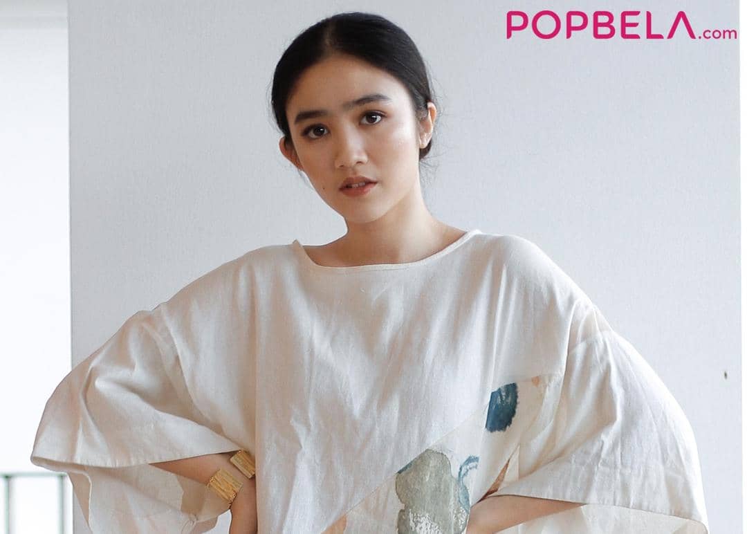 Photographer: Ivan Varth, Stylist: Lindyra Cesara, Makeup Artist: Kay Mori, Outfits: Imaji Studio -Accessories: Alenka & Margo, Location: OnThree, Senopati