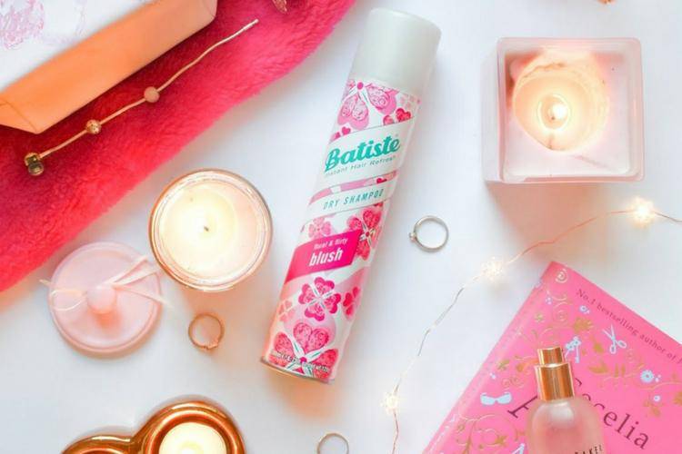 7 Pilihan Dry Shampoo untuk Rambut Anti Lepek dan Harum Sepanjang Hari