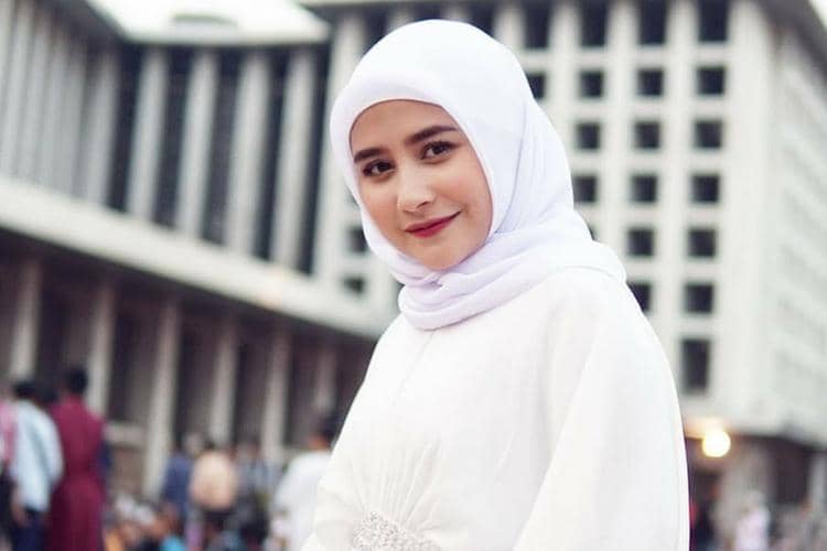 Penampilan Memesona Para Artis Saat Rayakan Lebaran, Intip Yuk!
