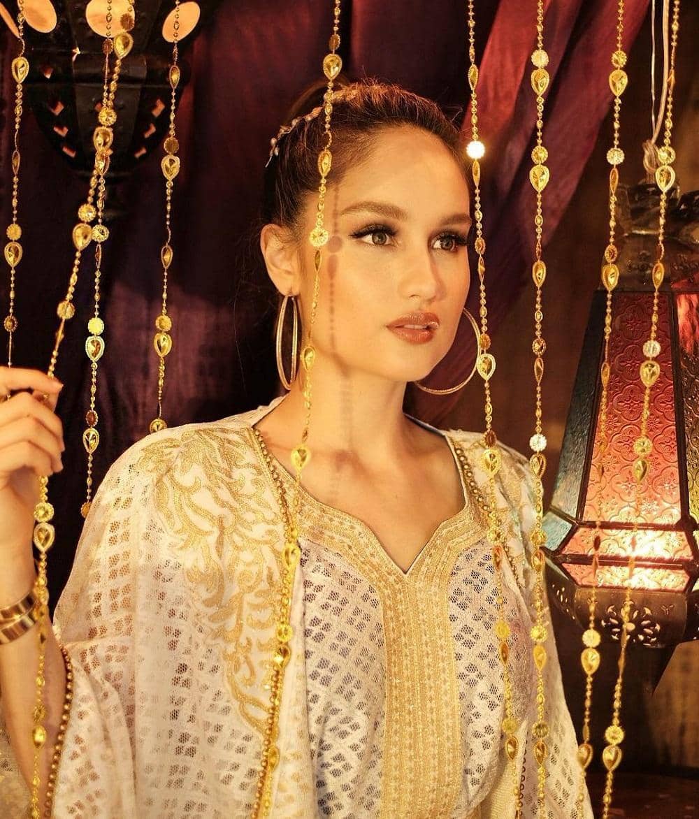 instagram.com/claurakiehl