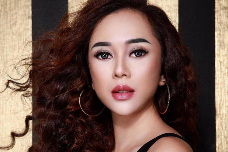 Instagram.com/@aurakasih