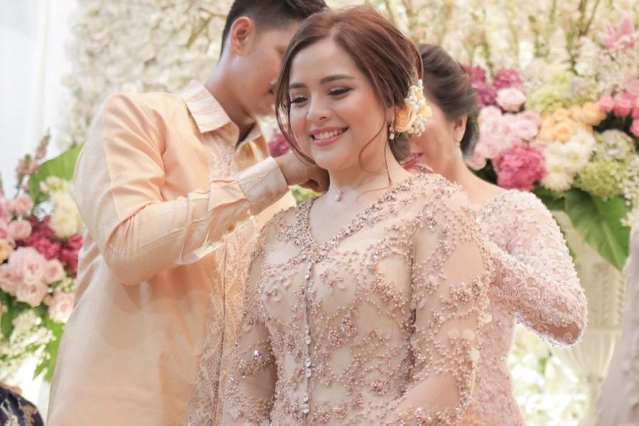 Tampil Elegan saat Tunangan, Seperti Ini Kebaya Modern Milik Tasya Kamila