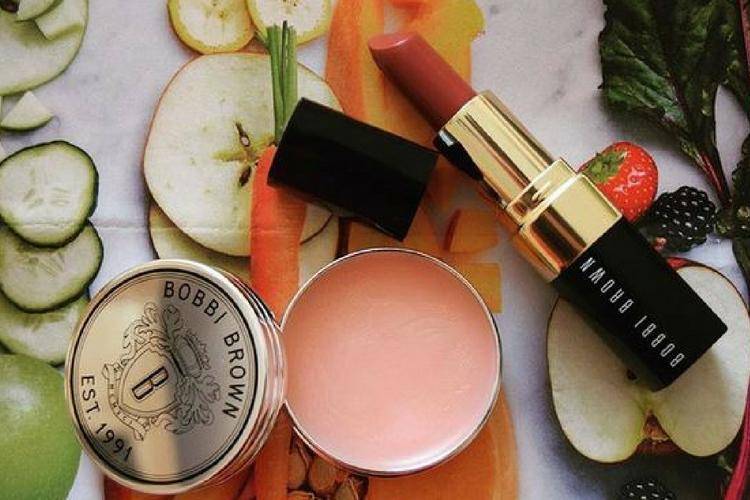 Bukan Cuma Buat Bibir, Ini Kegunaan Lain Lip Balm yang Perlu Kamu Tahu