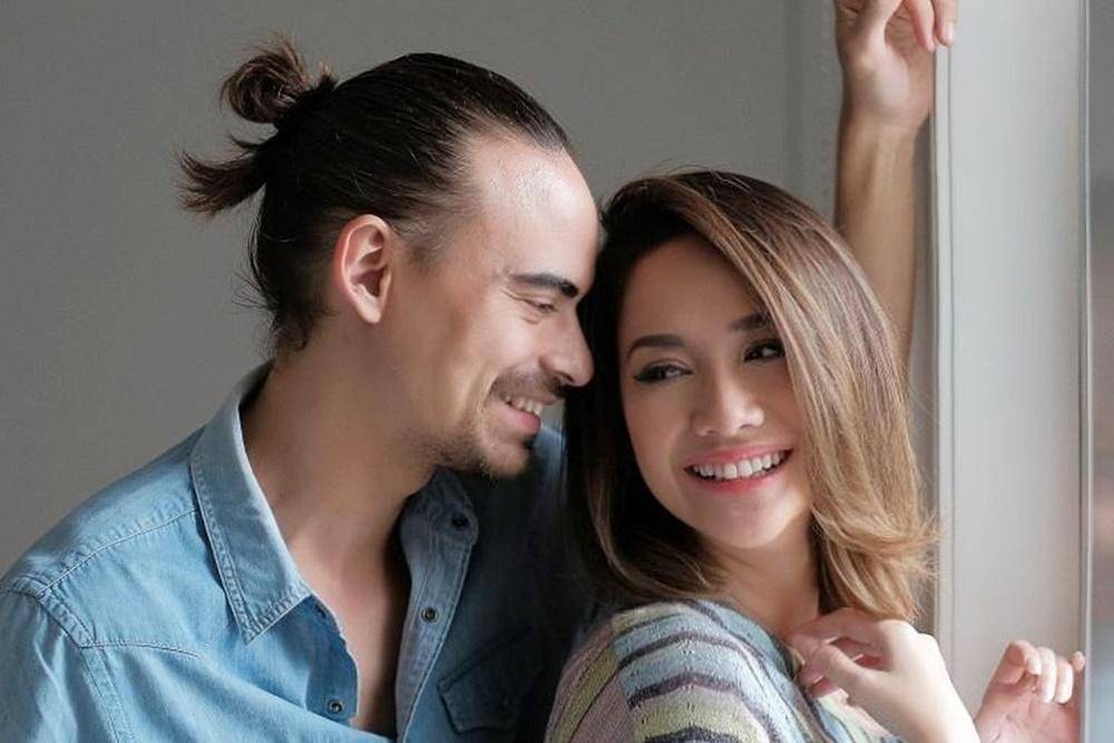 Happy Ending, 7 Artis Ini Akhirnya Menikah Setelah Jalani LDR
