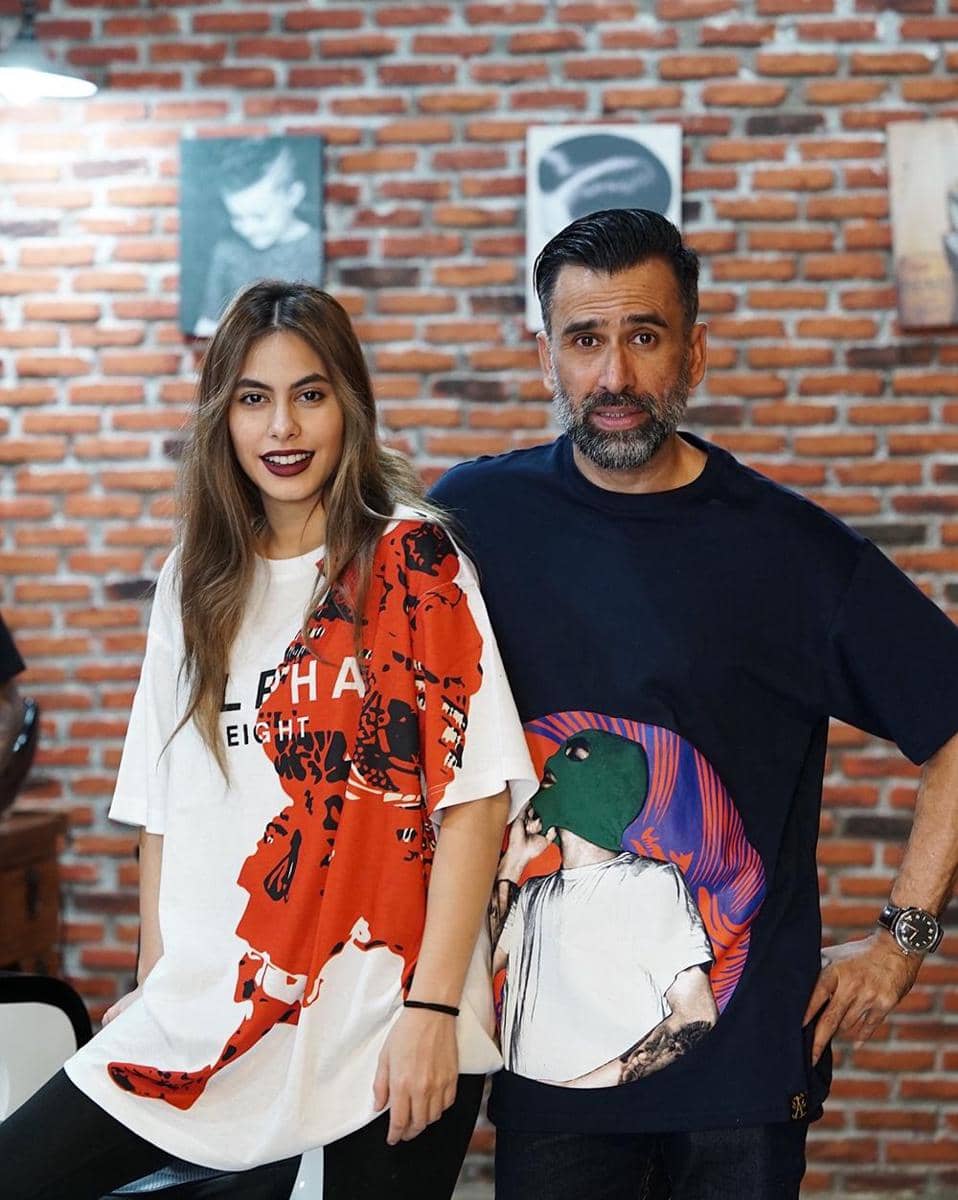 Instagram.com/valerieethomas