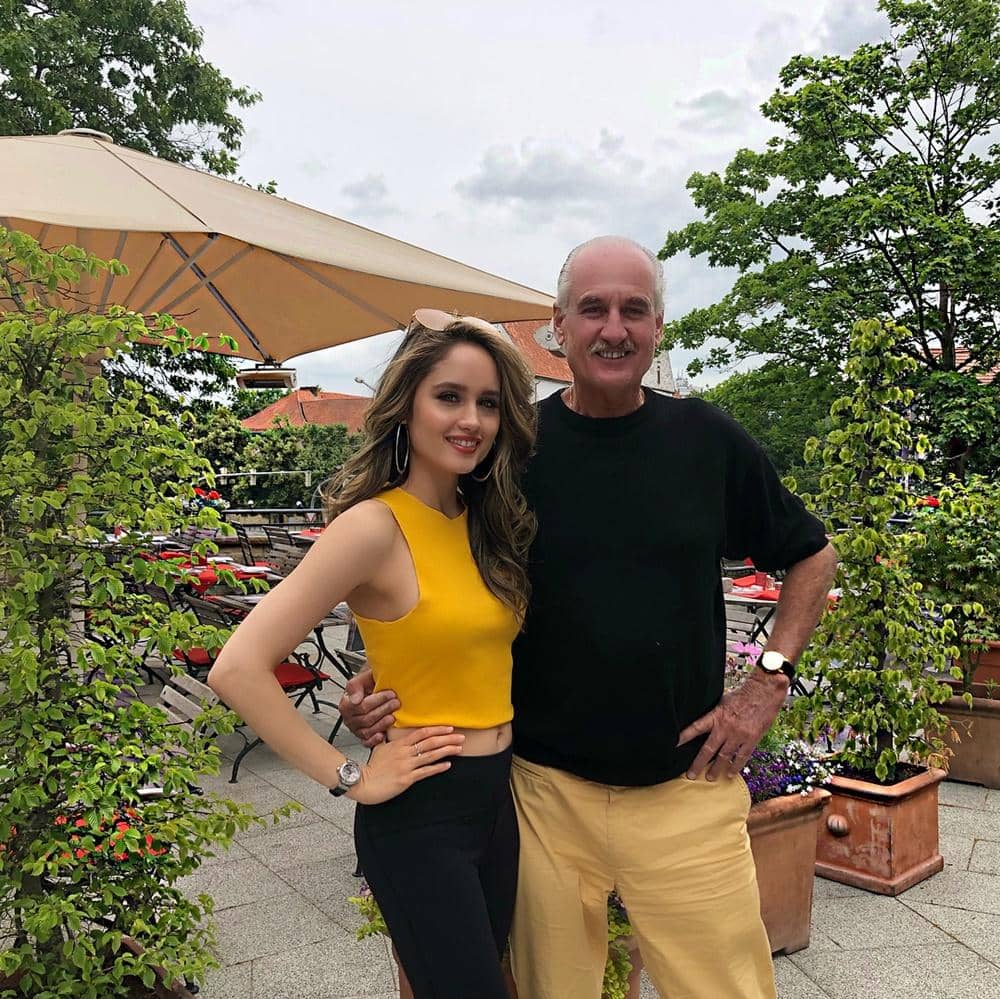 Instagram.com/claurakiehl