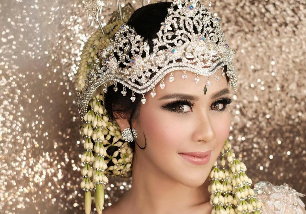 9 Make Up Artist Ini Sering Jadi Langganan Seleb Saat Menikah