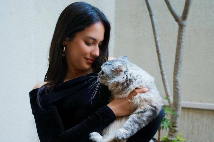 Instagram.com/@pevpearce