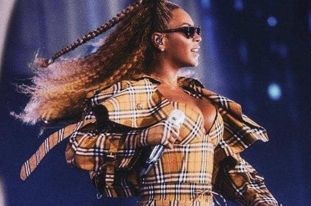 Instagram.com/Burberry