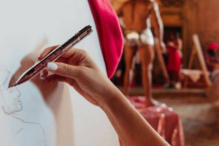 Instagram.com/@ benefitcosmetics