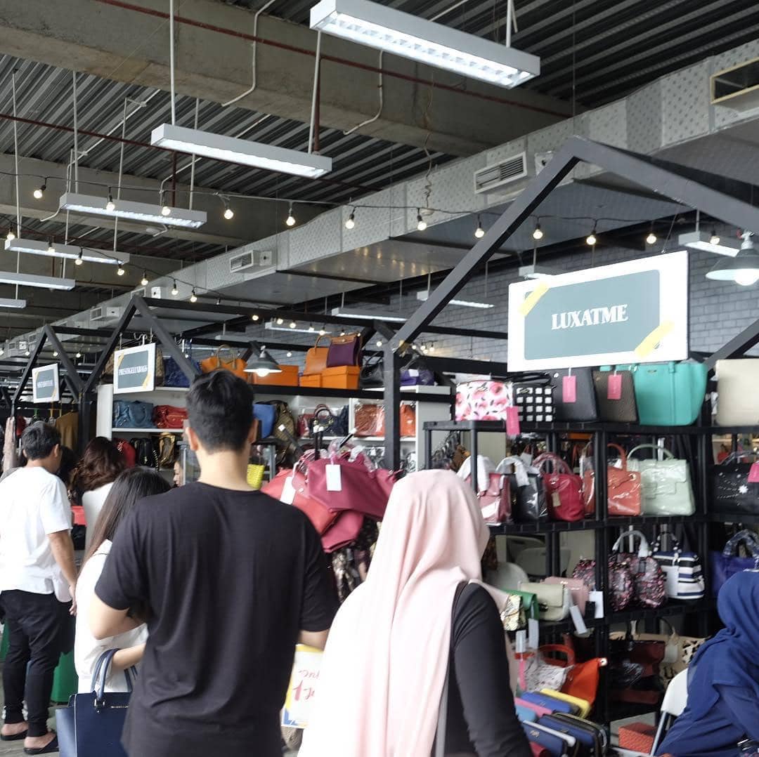 instagram.com/poshmarkt