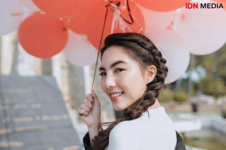 Supported by: Kemendikbud (Indonesiana),Photographer: Ismail Ibnu Pasha, Makeup: hellobeauty.id (davinastmaymua),Wardrobe: Erigo, Location: Monumen Proklamasi