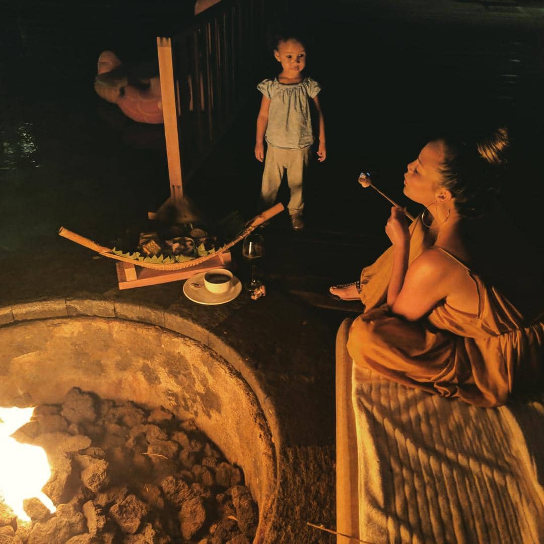 Instagram.com/Chrissyteigen