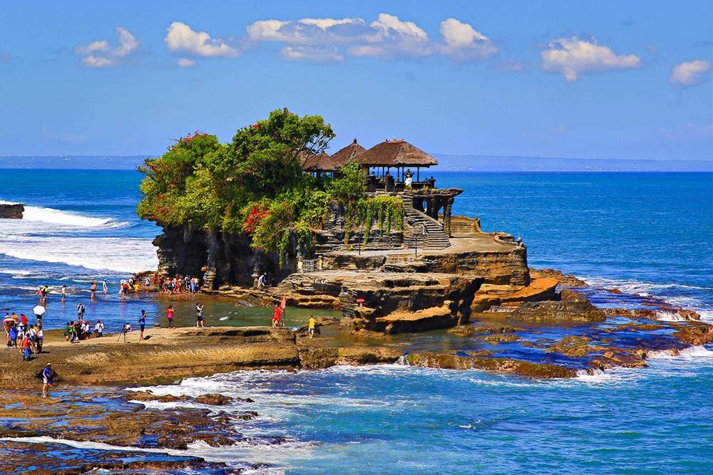 7 Objek Wisata di Indonesia yang Kental dengan Mitos Putus Cinta
