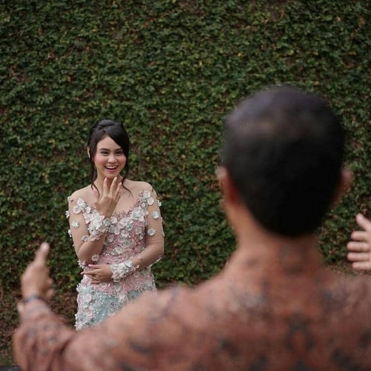 instagram.com/yanis_kebaya