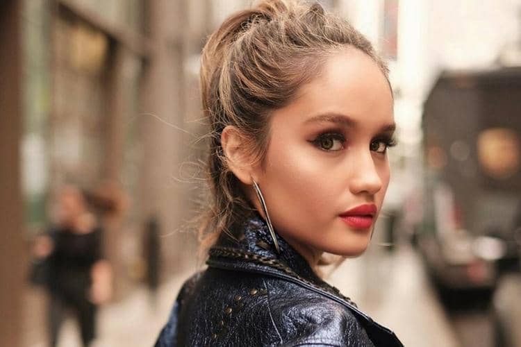 Instagram.com/@claurakiehl