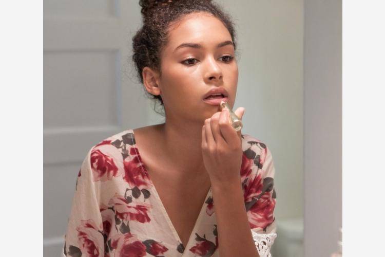 Tidak Hanya Dapat Digunakan pada Bibir, Ini 5 Kegunaan Lain Lip Balm