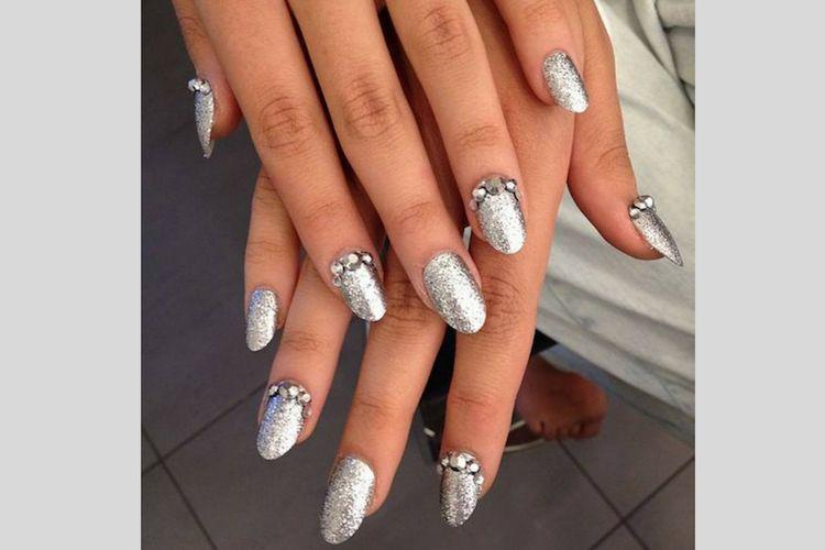 9 Inspirasi Manicure Pernikahan Cantik
